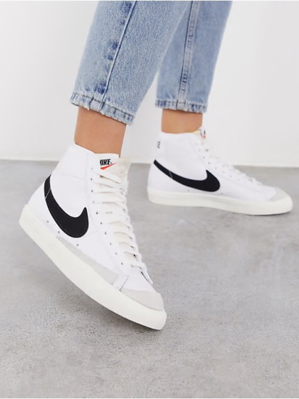 Nike Blazer Mid ’77 Vintage White Black Sneakers Size 6 NIB
